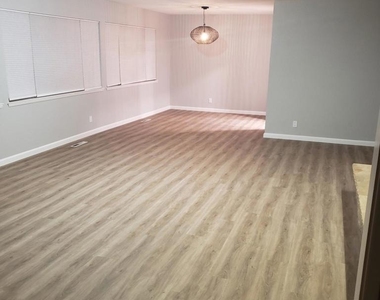 324 Glendora Cir - Photo Thumbnail 2