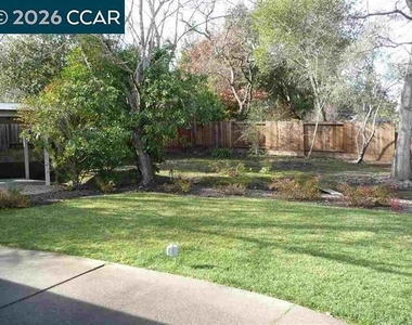 324 Glendora Cir - Photo Thumbnail 8