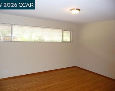 324 Glendora Cir - Photo Thumbnail 6