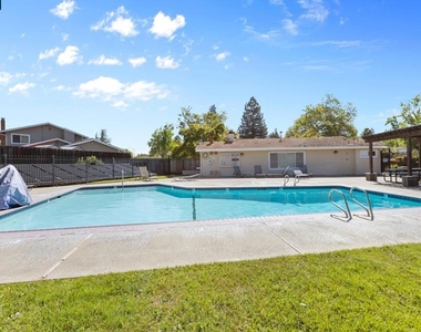 301 Domingo Ct - Photo Thumbnail 36