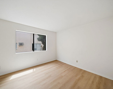 11924 Mayfield Avenue - Photo Thumbnail 12