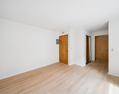 11924 Mayfield Avenue - Photo Thumbnail 13