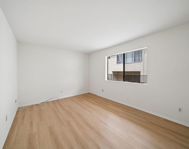 11924 Mayfield Avenue - Photo Thumbnail 7