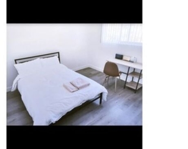 1324 W 36th Street - Photo Thumbnail 6
