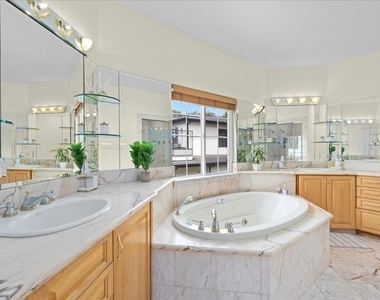 5029 Lemona Avenue - Photo Thumbnail 35