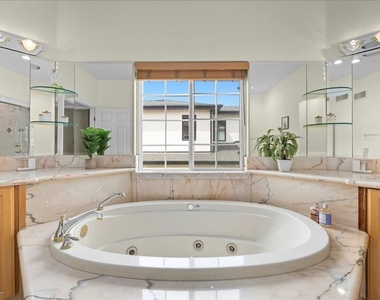5029 Lemona Avenue - Photo Thumbnail 32