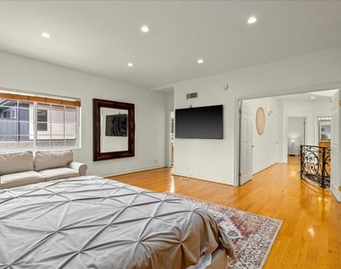 5029 Lemona Avenue - Photo Thumbnail 30