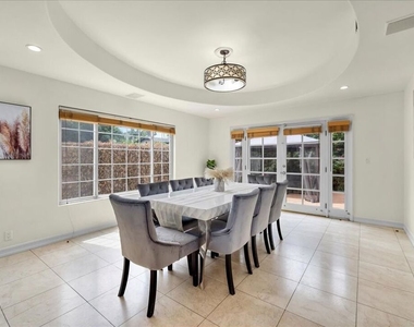 5029 Lemona Avenue - Photo Thumbnail 13