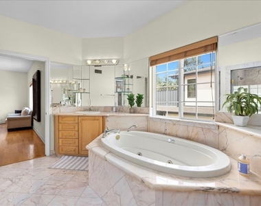 5029 Lemona Avenue - Photo Thumbnail 31