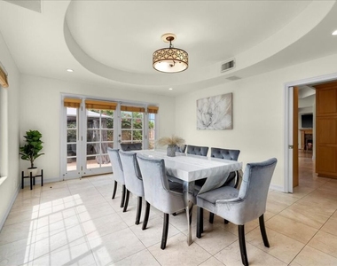5029 Lemona Avenue - Photo Thumbnail 11