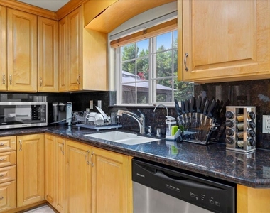 5029 Lemona Avenue - Photo Thumbnail 19