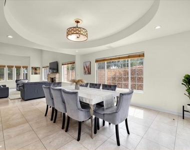5029 Lemona Avenue - Photo Thumbnail 14