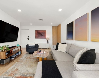 7300 Franklin Avenue - Photo Thumbnail 4