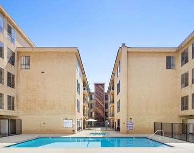 7300 Franklin Avenue - Photo Thumbnail 1