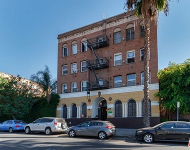 730 S Catalina Street - Photo Thumbnail 18