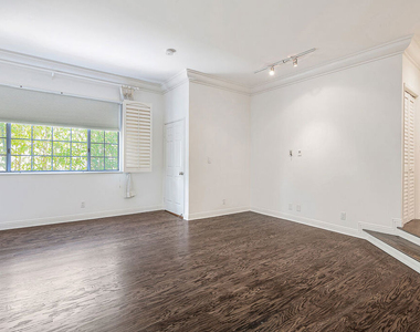 315 N Swall Drive - Photo Thumbnail 12