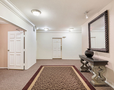 315 N Swall Drive - Photo Thumbnail 20