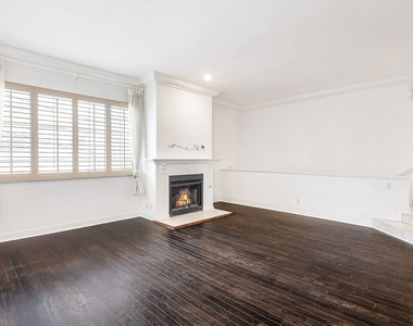 315 N Swall Drive - Photo Thumbnail 3