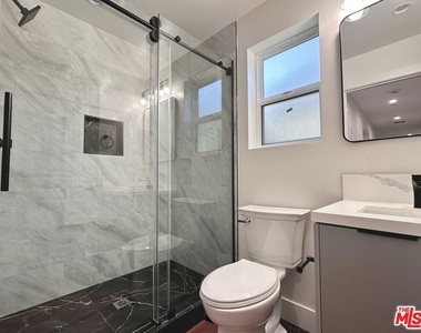 11512 Oxford Avenue - Photo Thumbnail 33