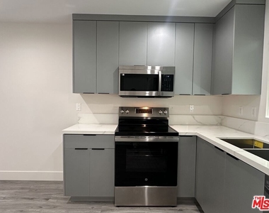 11512 Oxford Avenue - Photo Thumbnail 9