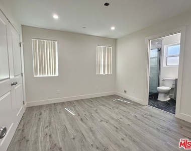 11512 Oxford Avenue - Photo Thumbnail 21