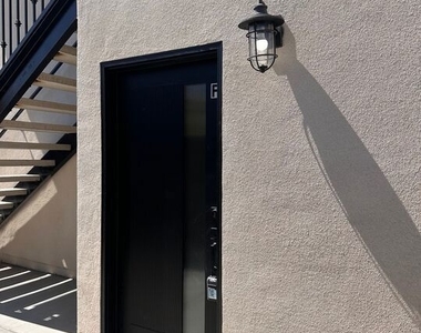 11512 Oxford Avenue - Photo Thumbnail 1