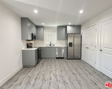 11512 Oxford Avenue - Photo Thumbnail 7