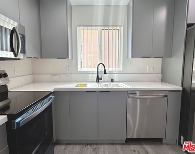 11512 Oxford Avenue - Photo Thumbnail 8