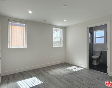 11512 Oxford Avenue - Photo Thumbnail 20