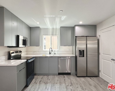 11512 Oxford Avenue - Photo Thumbnail 5