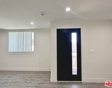 11512 Oxford Avenue - Photo Thumbnail 4