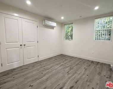 11512 Oxford Avenue - Photo Thumbnail 16