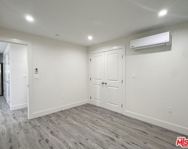 11512 Oxford Avenue - Photo Thumbnail 18