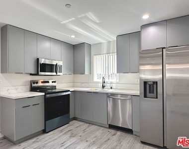 11512 Oxford Avenue - Photo Thumbnail 6