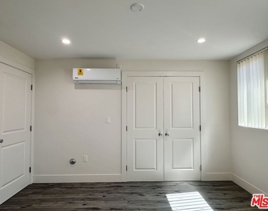11512 Oxford Avenue - Photo Thumbnail 23