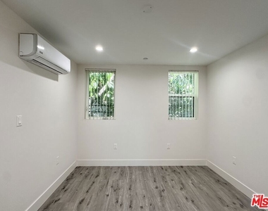11512 Oxford Avenue - Photo Thumbnail 17
