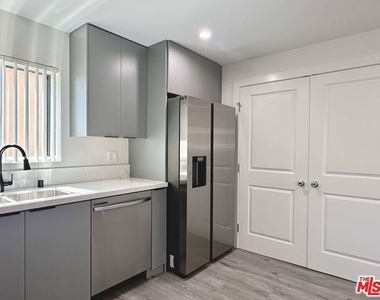 11512 Oxford Avenue - Photo Thumbnail 9