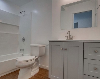 869 Glenway Drive - Photo Thumbnail 7