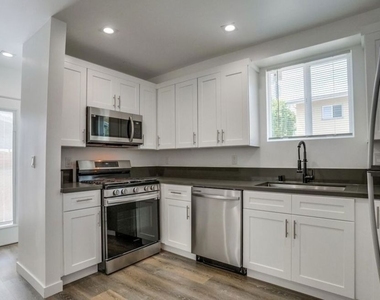 869 Glenway Drive - Photo Thumbnail 3