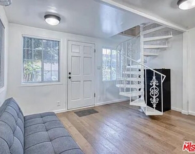 918 N Vista Street - Photo Thumbnail 15