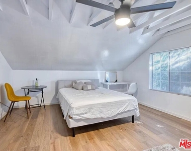 918 N Vista Street - Photo Thumbnail 14