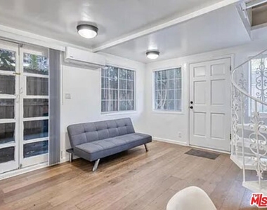 918 N Vista Street - Photo Thumbnail 8