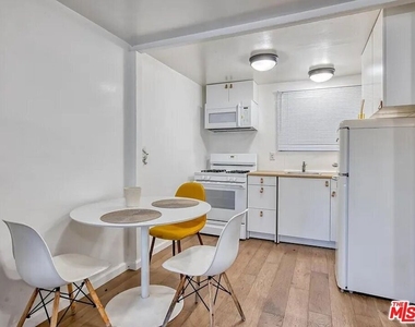 918 N Vista Street - Photo Thumbnail 21