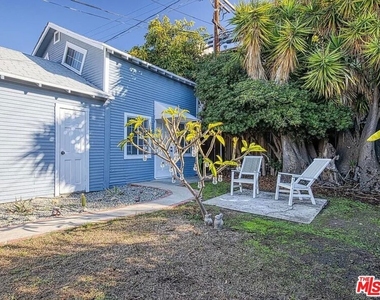 918 N Vista Street - Photo Thumbnail 3