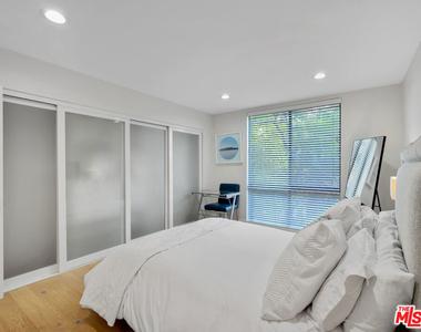 1134 Alta Loma Road - Photo Thumbnail 19