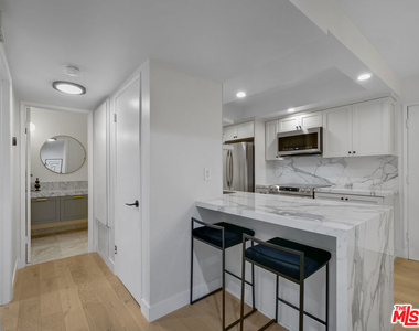1134 Alta Loma Road - Photo Thumbnail 15