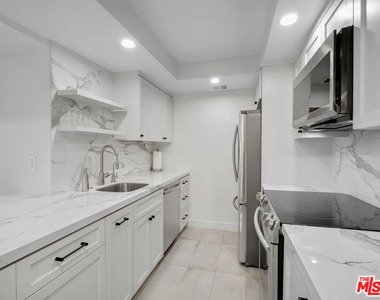 1134 Alta Loma Road - Photo Thumbnail 4