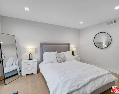 1134 Alta Loma Road - Photo Thumbnail 17