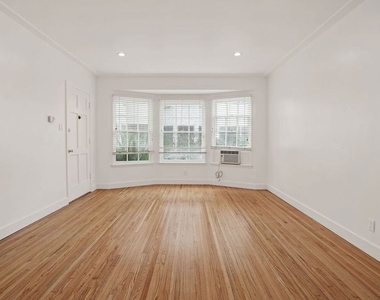 644 S Dunsmuir Avenue - Photo Thumbnail 2