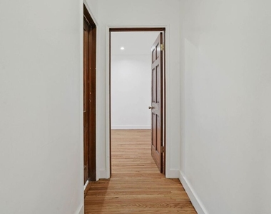 644 S Dunsmuir Avenue - Photo Thumbnail 5